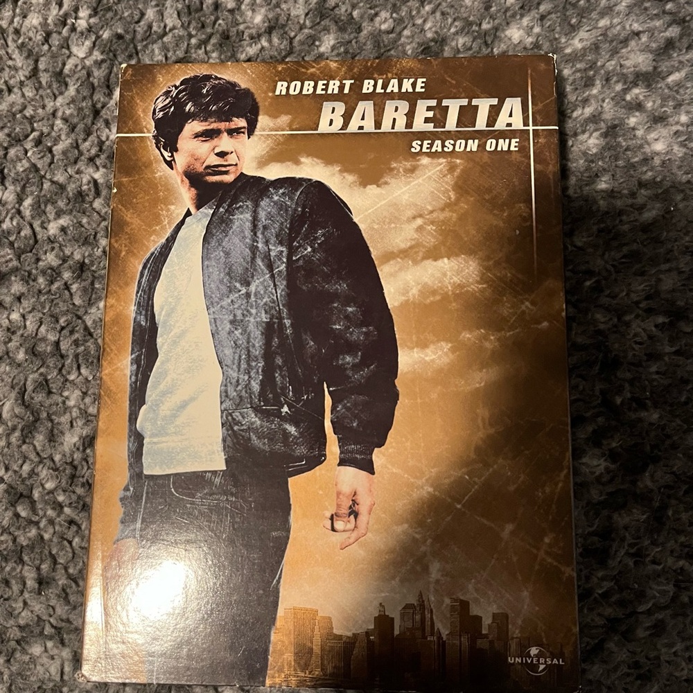 Universal Baretta Season One DVD - Black and Brown Cover